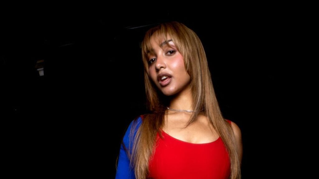 PinkPantheress Transforms London in “Girl Like Me” Video