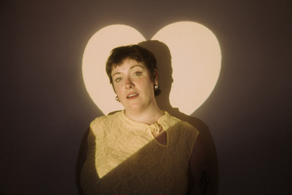 Sweetbreads Explores Vulnerability on Haunting New Single “Open Mic”