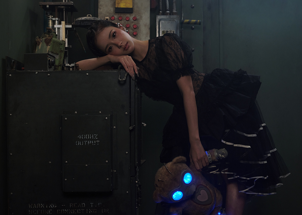 JISOO Begins New Solo Era With “CLICK”